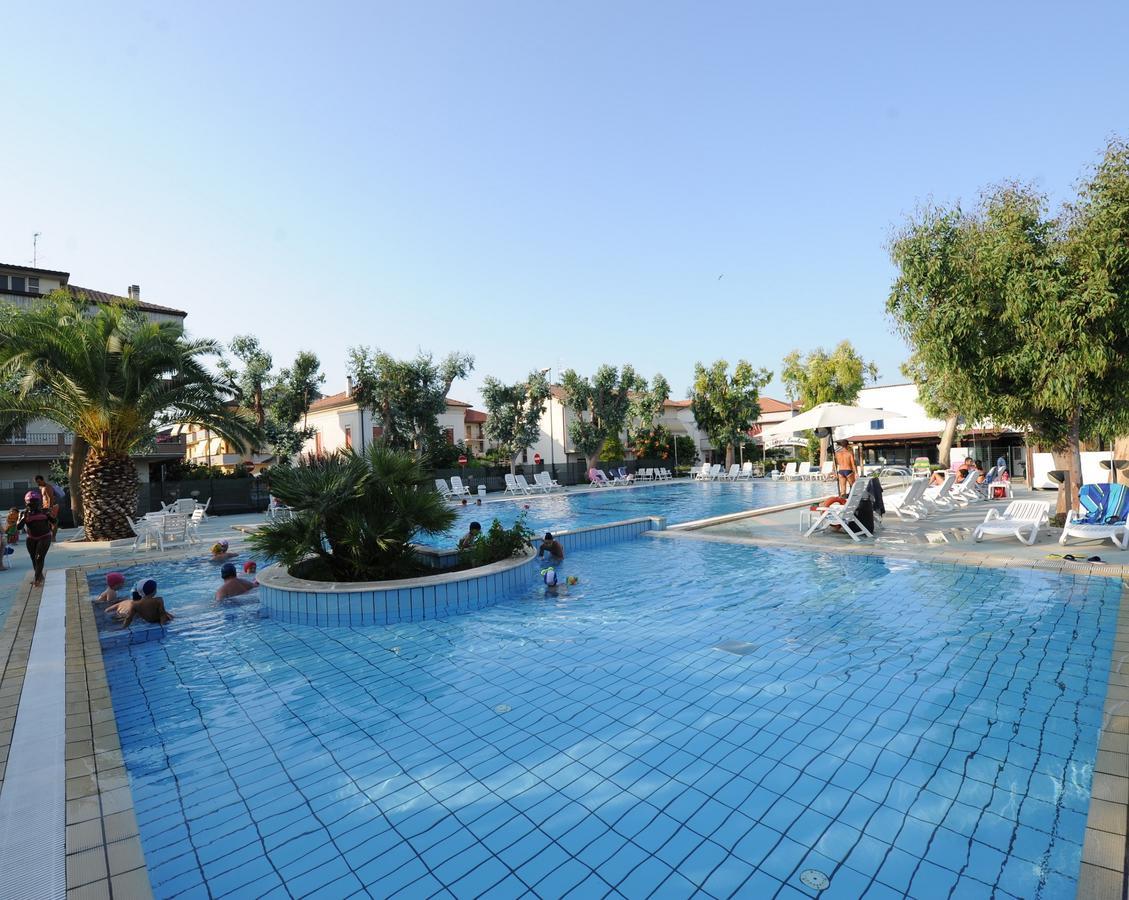 Camping & Village Eucaliptus Alba Adriatica Exteriör bild