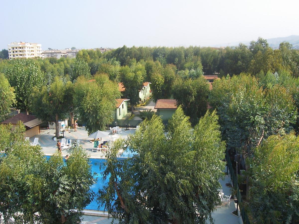 Camping & Village Eucaliptus Alba Adriatica Exteriör bild