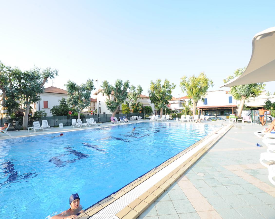 Camping & Village Eucaliptus Alba Adriatica Exteriör bild