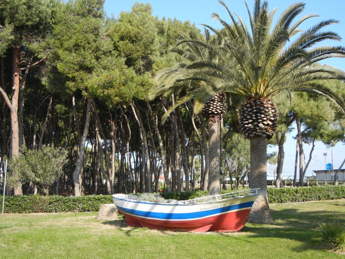 Camping & Village Eucaliptus Alba Adriatica Exteriör bild