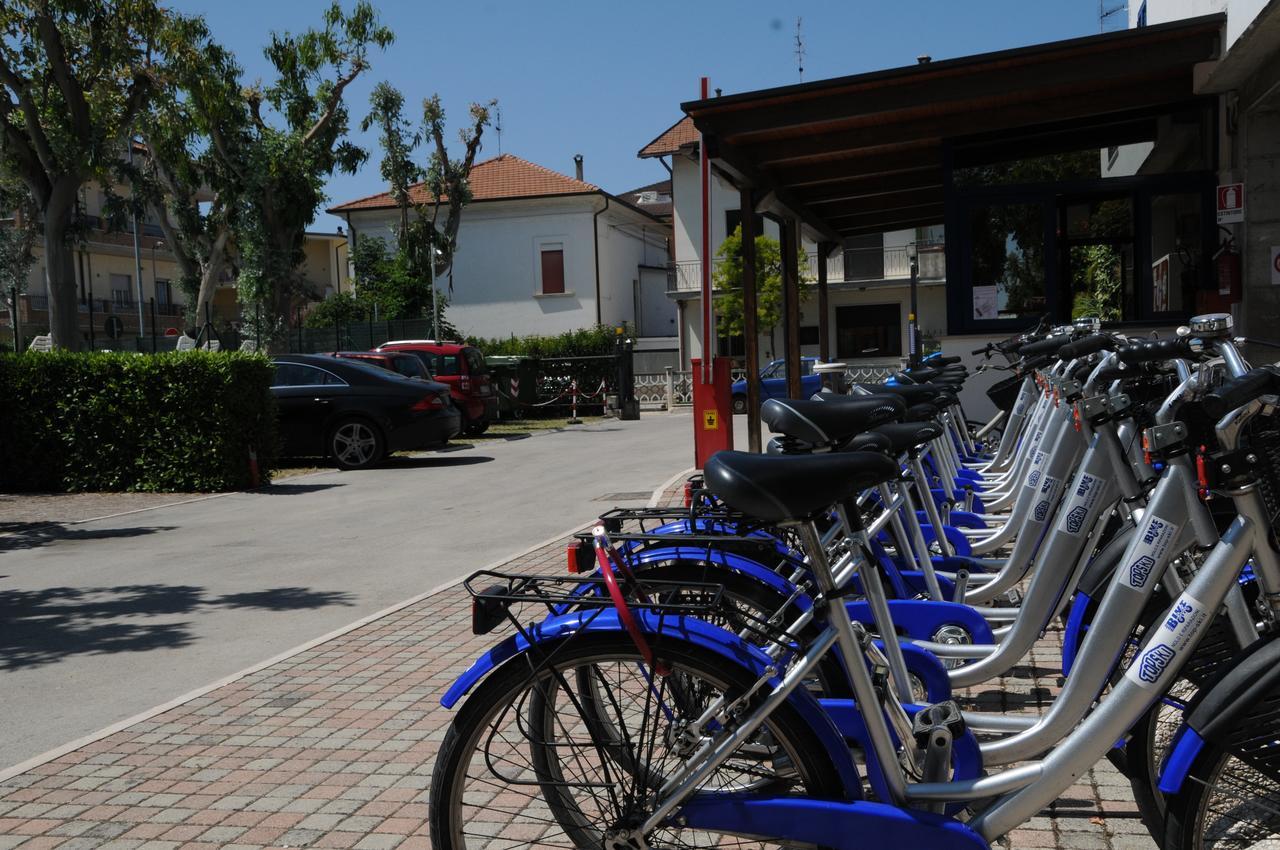 Camping & Village Eucaliptus Alba Adriatica Exteriör bild